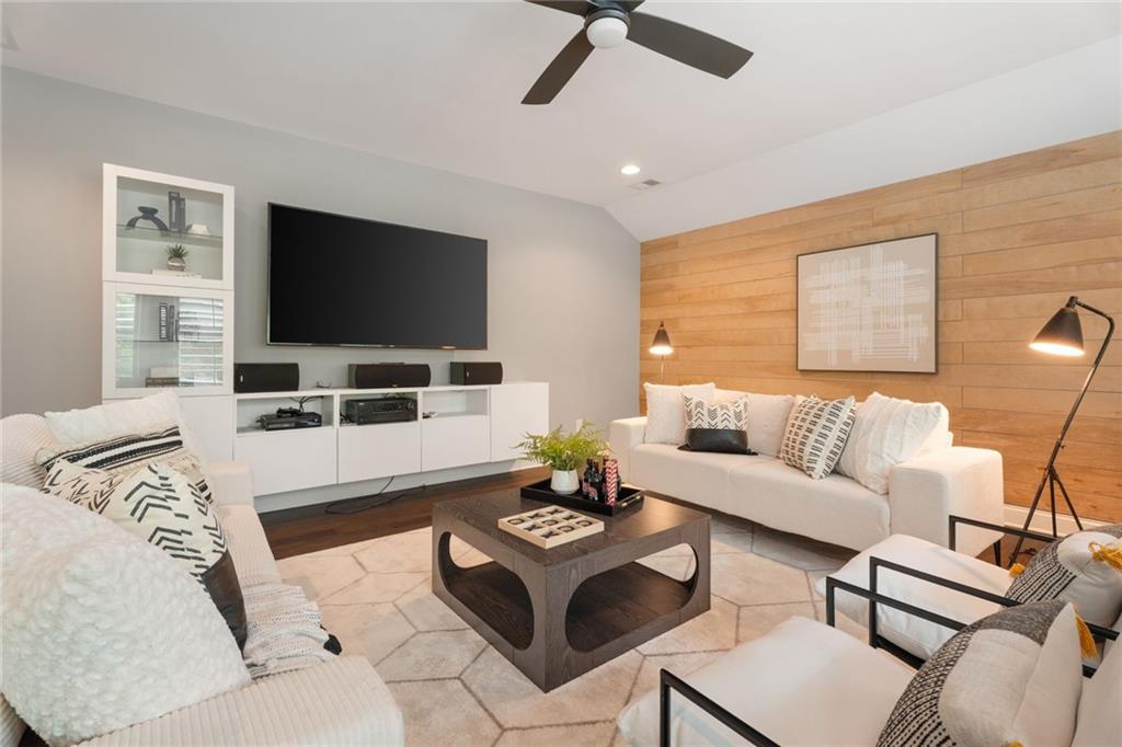764 Creekside Bend