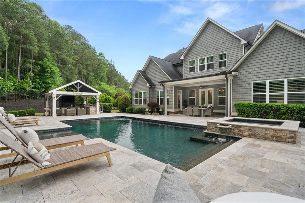 764 Creekside Bend