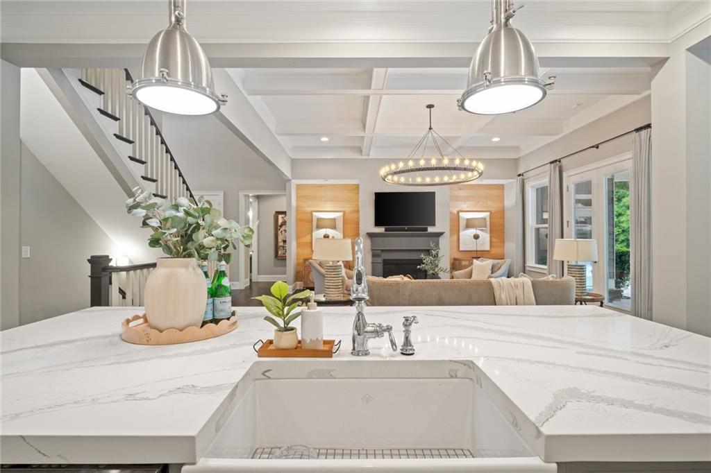 764 Creekside Bend