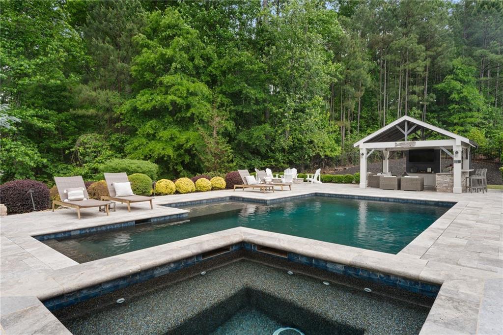 764 Creekside Bend