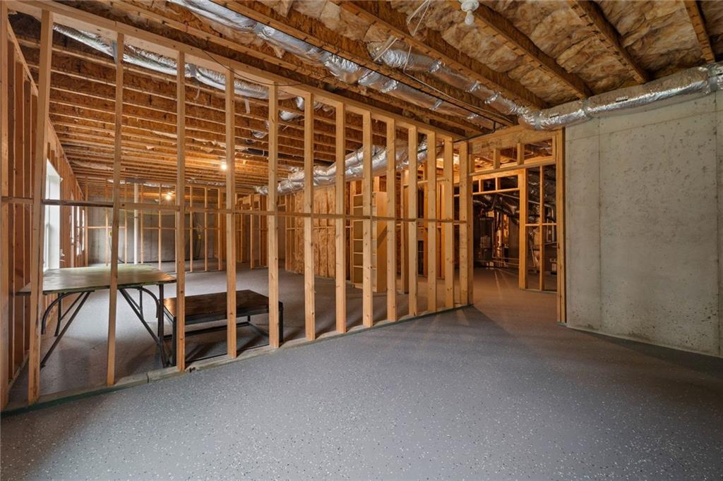 764 Creekside Bend