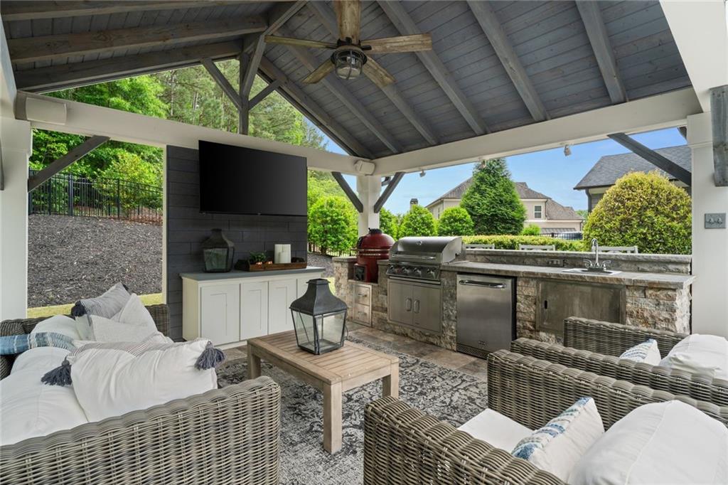 764 Creekside Bend