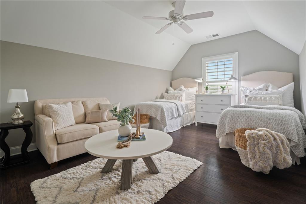 764 Creekside Bend