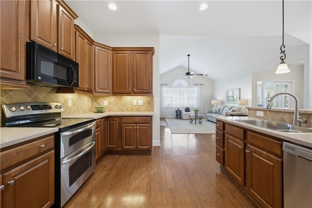 2711 Grapevine Circle