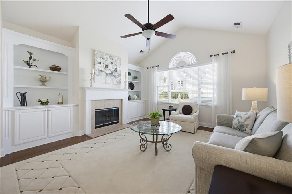 2711 Grapevine Circle