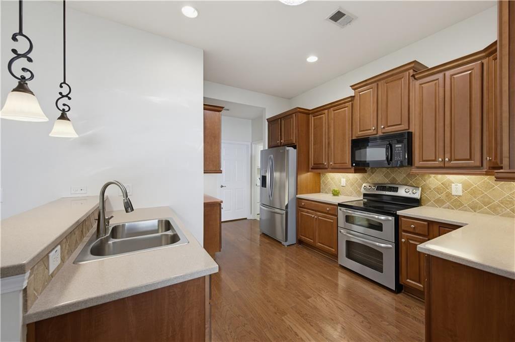 2711 Grapevine Circle
