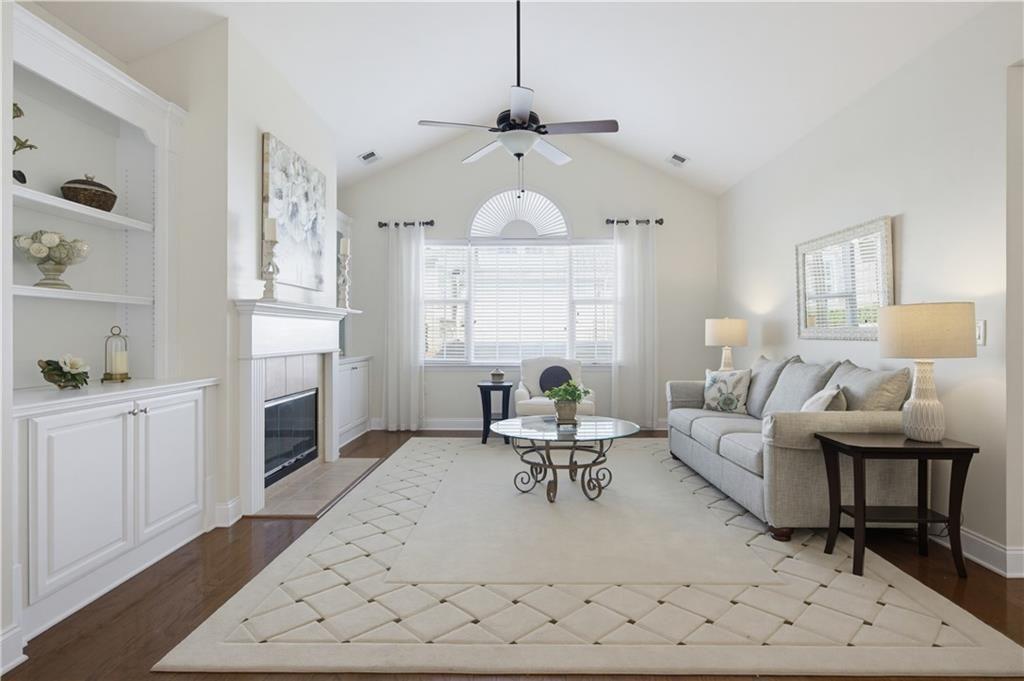 2711 Grapevine Circle