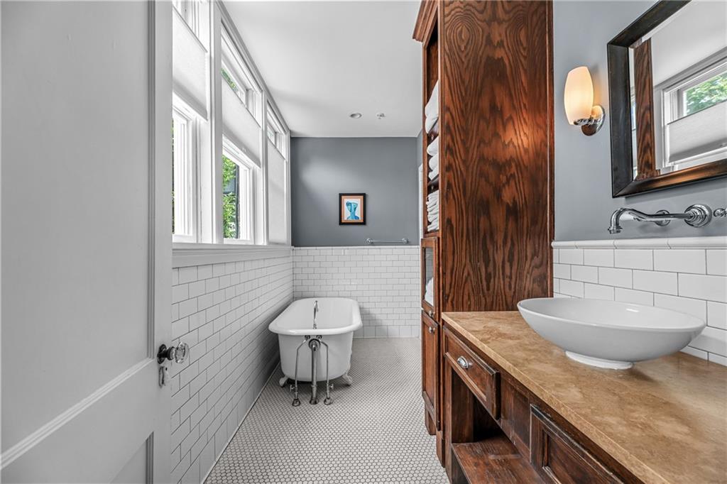 635 Myrtle Street NE Unit 2