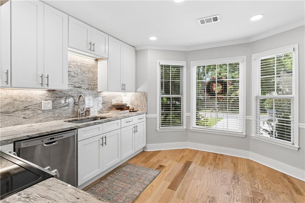 565 Salem Woods Drive SE