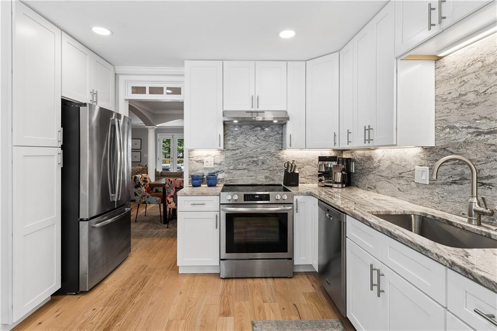 565 Salem Woods Drive SE