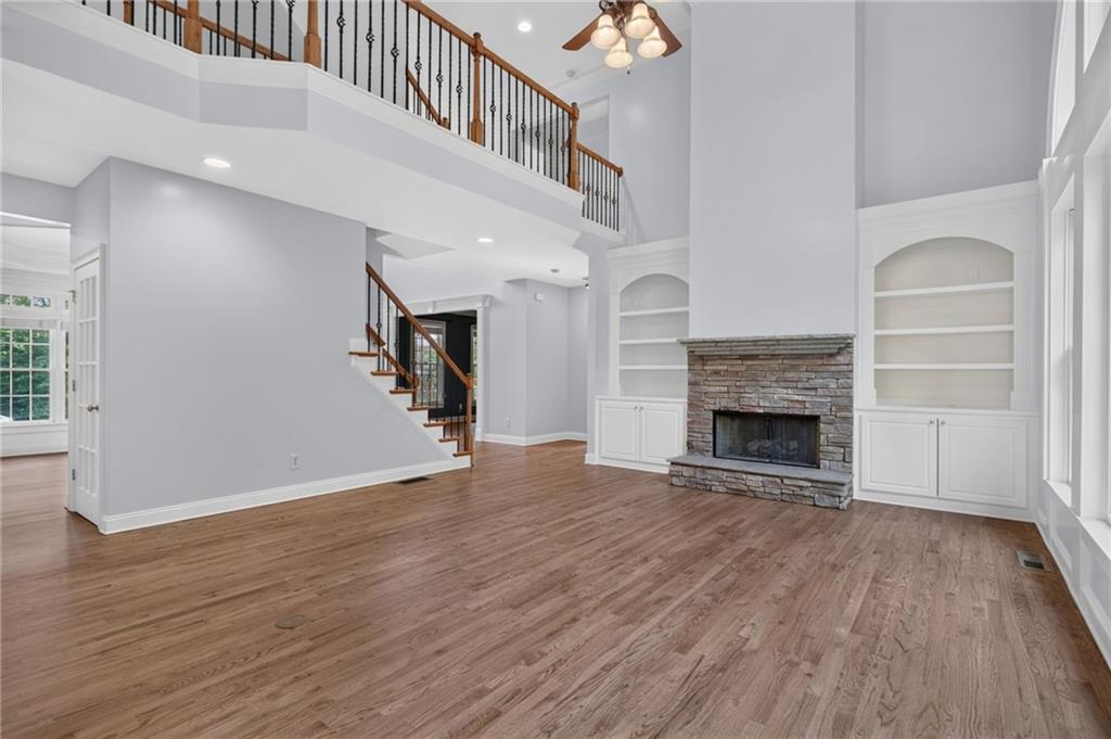 555 Washington Way