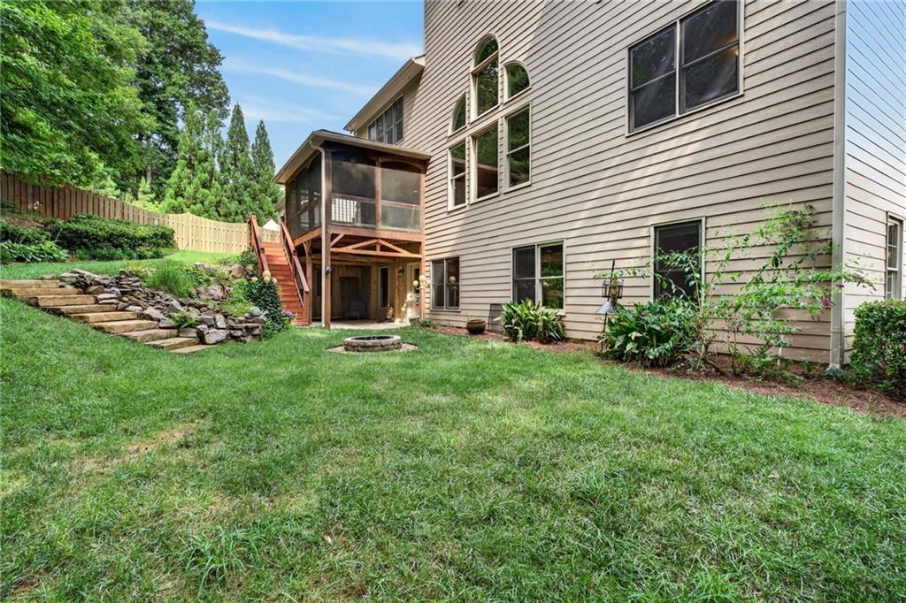 555 Washington Way
