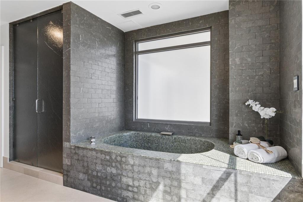 2881 Peachtree Road NE Unit 2304