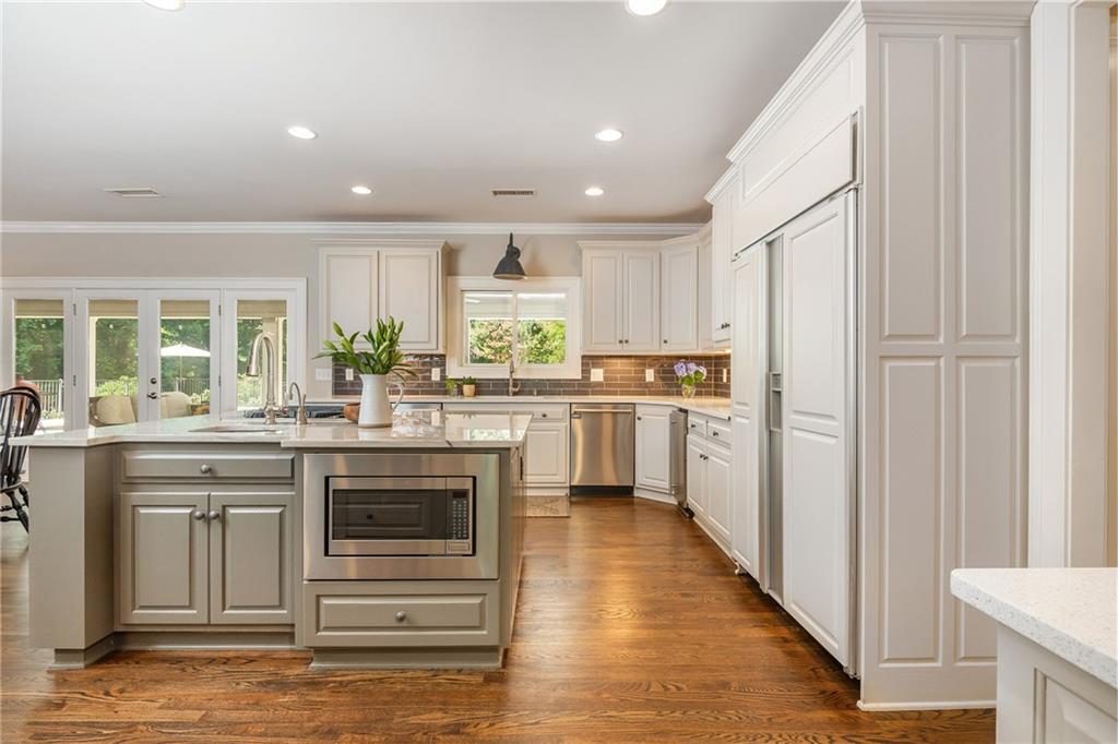 1025 Stonegate Court