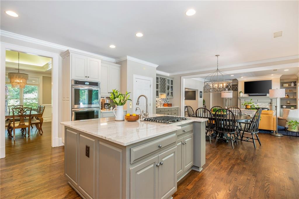 1025 Stonegate Court