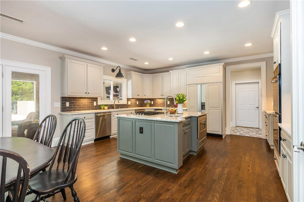 1025 Stonegate Court