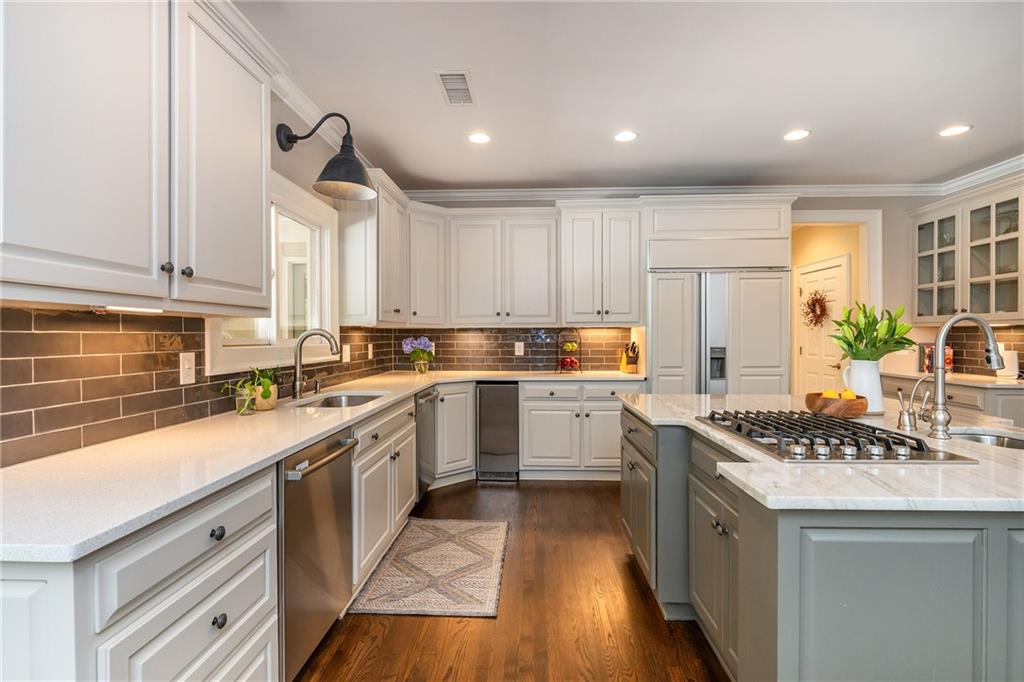 1025 Stonegate Court