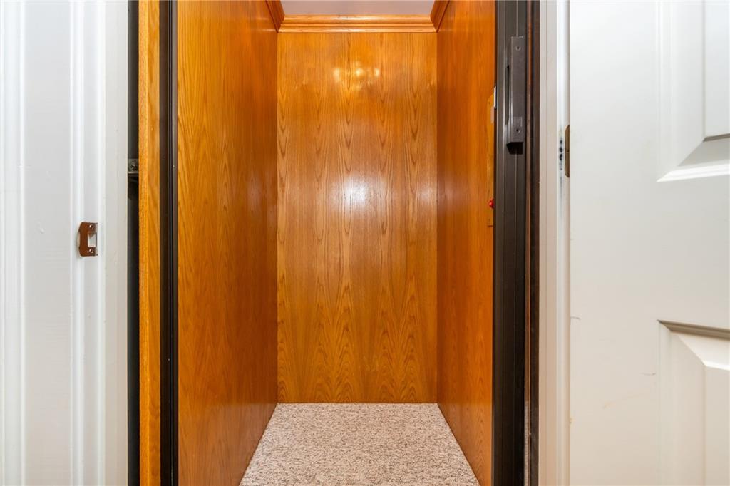 1025 Stonegate Court