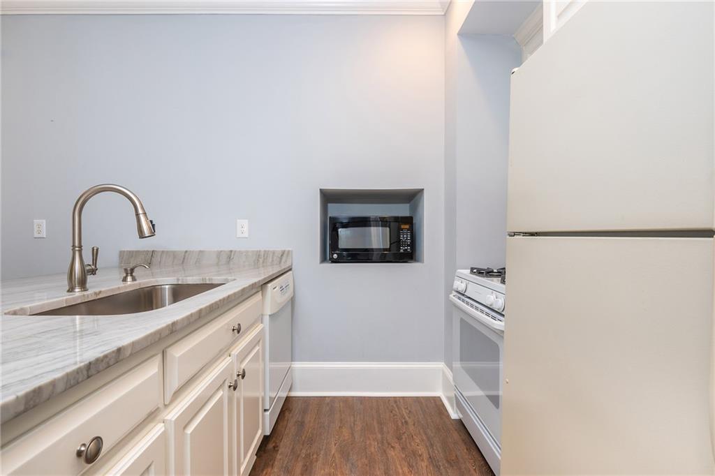 1025 Stonegate Court