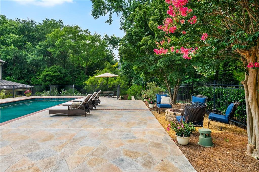 1025 Stonegate Court