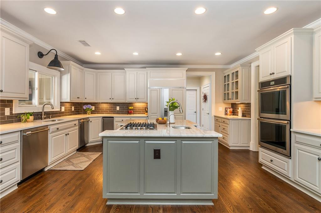 1025 Stonegate Court