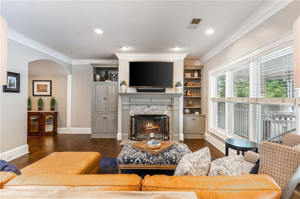 1025 Stonegate Court
