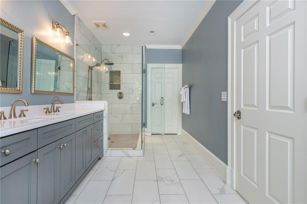 1025 Stonegate Court