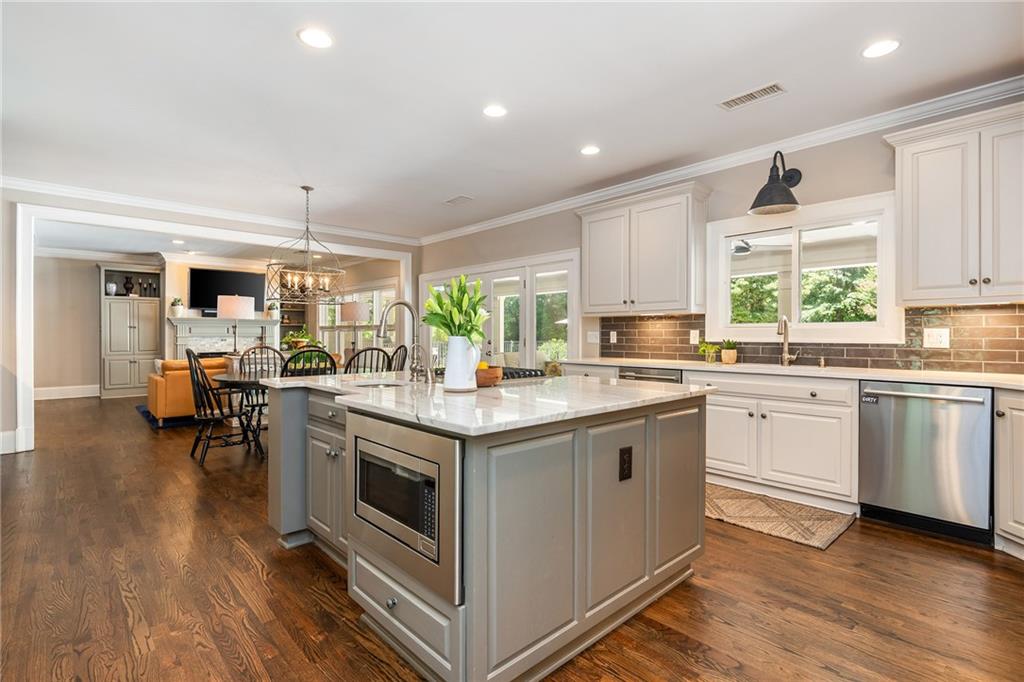 1025 Stonegate Court