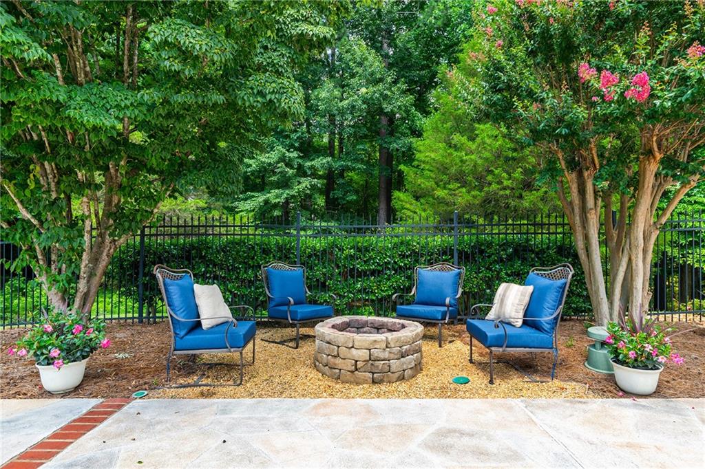 1025 Stonegate Court