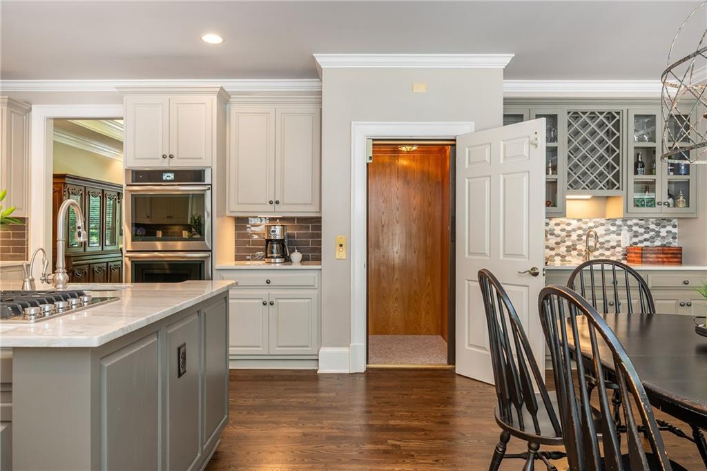 1025 Stonegate Court