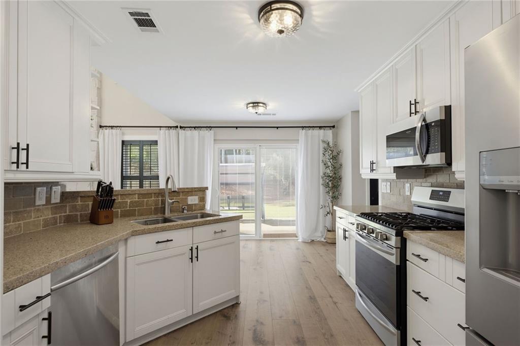 1029 Deer Hollow Drive