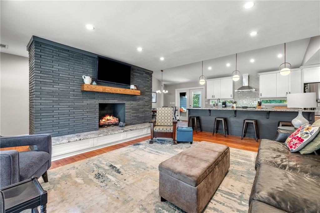 1086 Chatsworth Drive