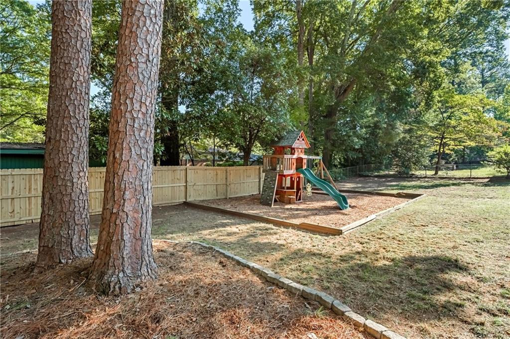 1086 Chatsworth Drive