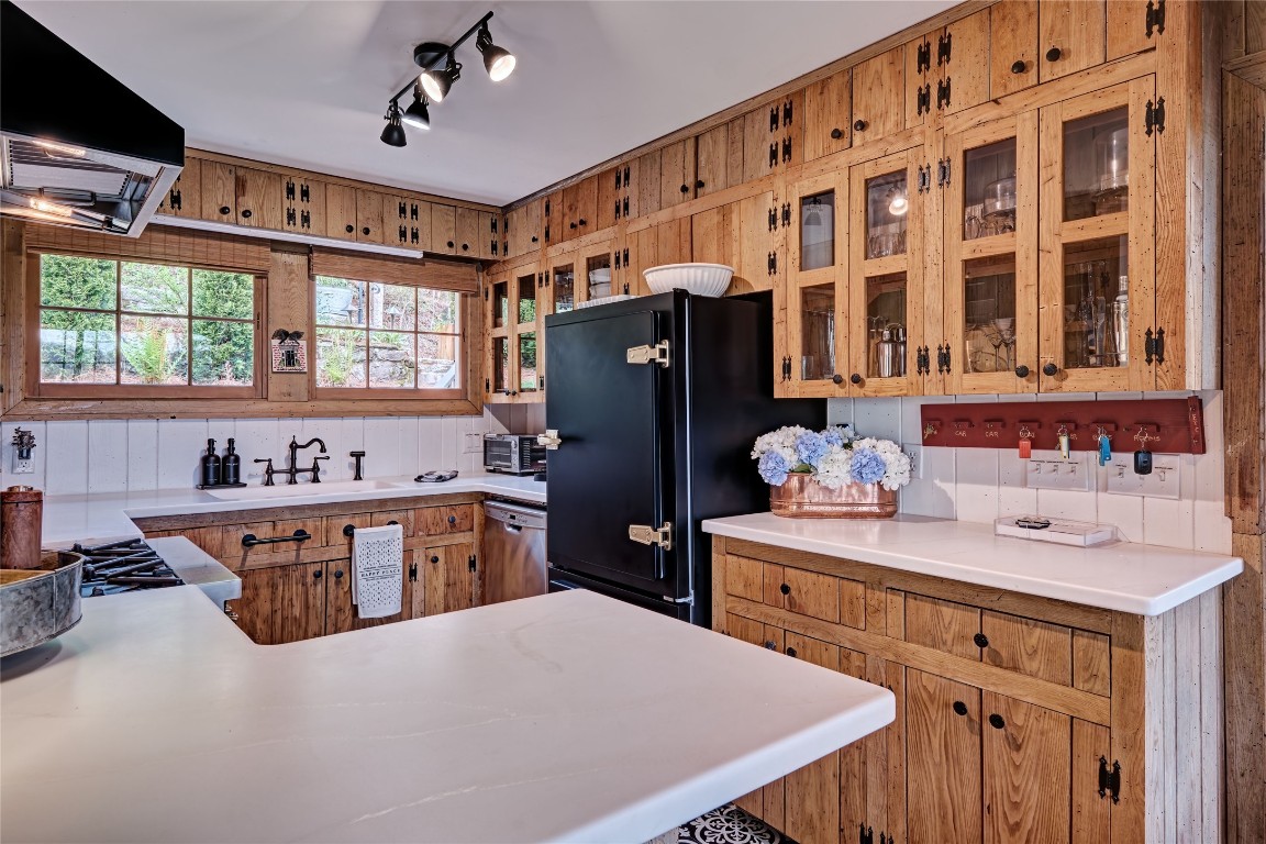 733 Wyanoak Road
