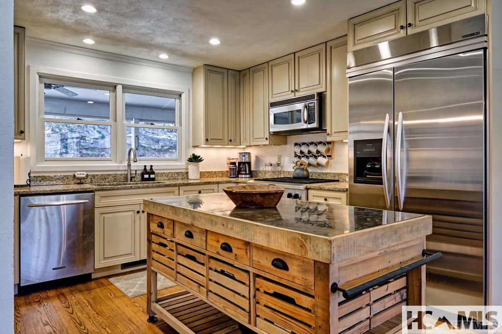 801 Split Rail Row