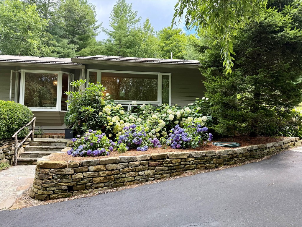 801 Split Rail Row