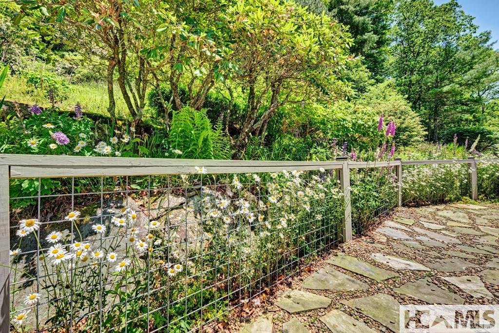 801 Split Rail Row