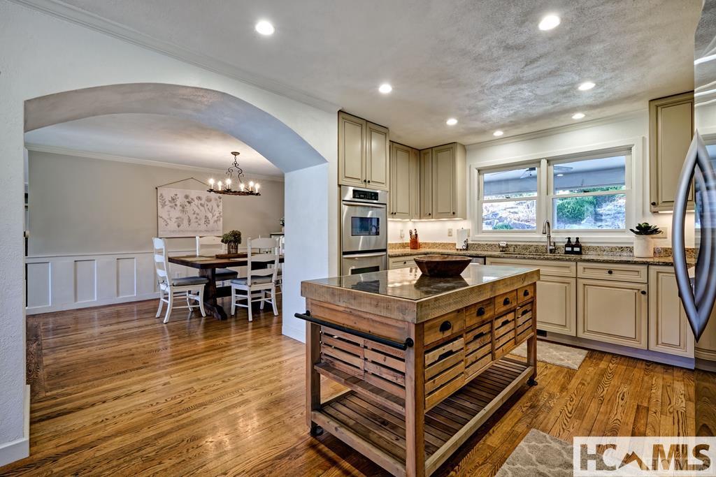 801 Split Rail Row