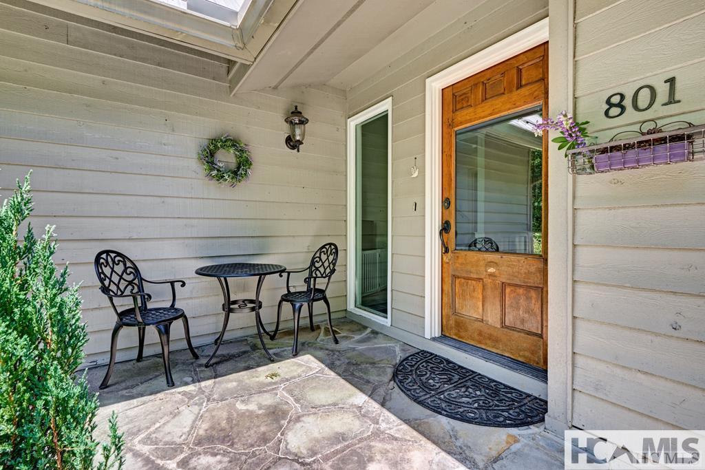 801 Split Rail Row
