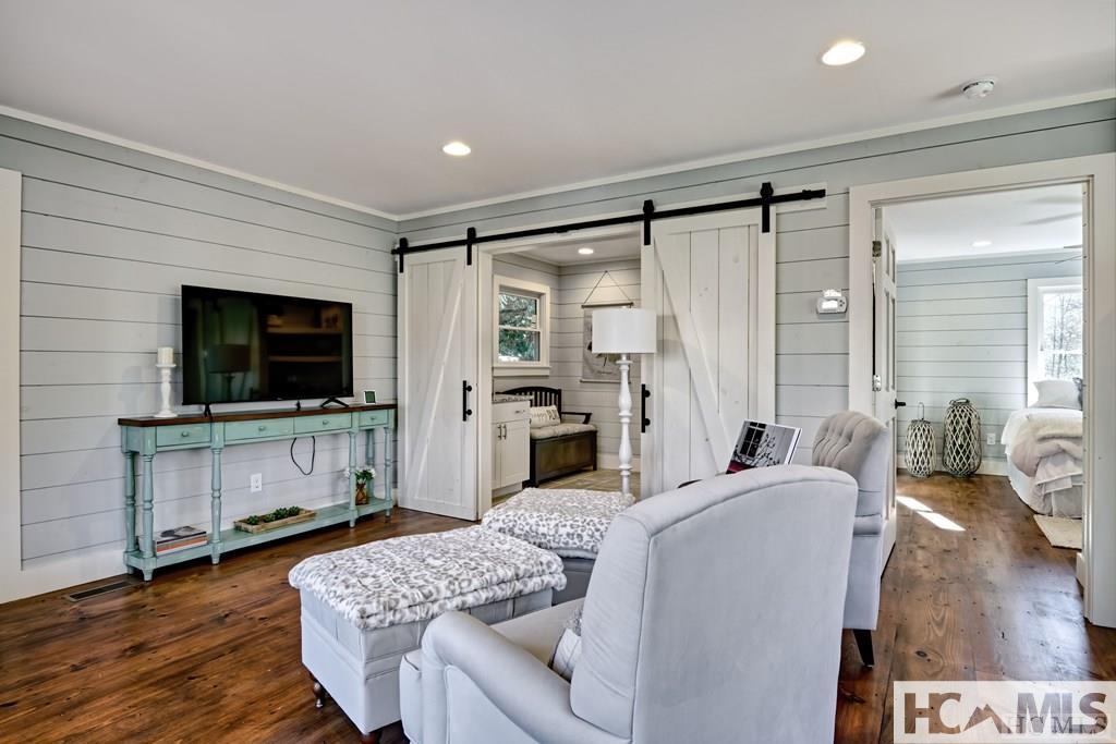 801 Split Rail Row