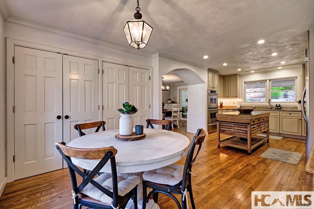 801 Split Rail Row