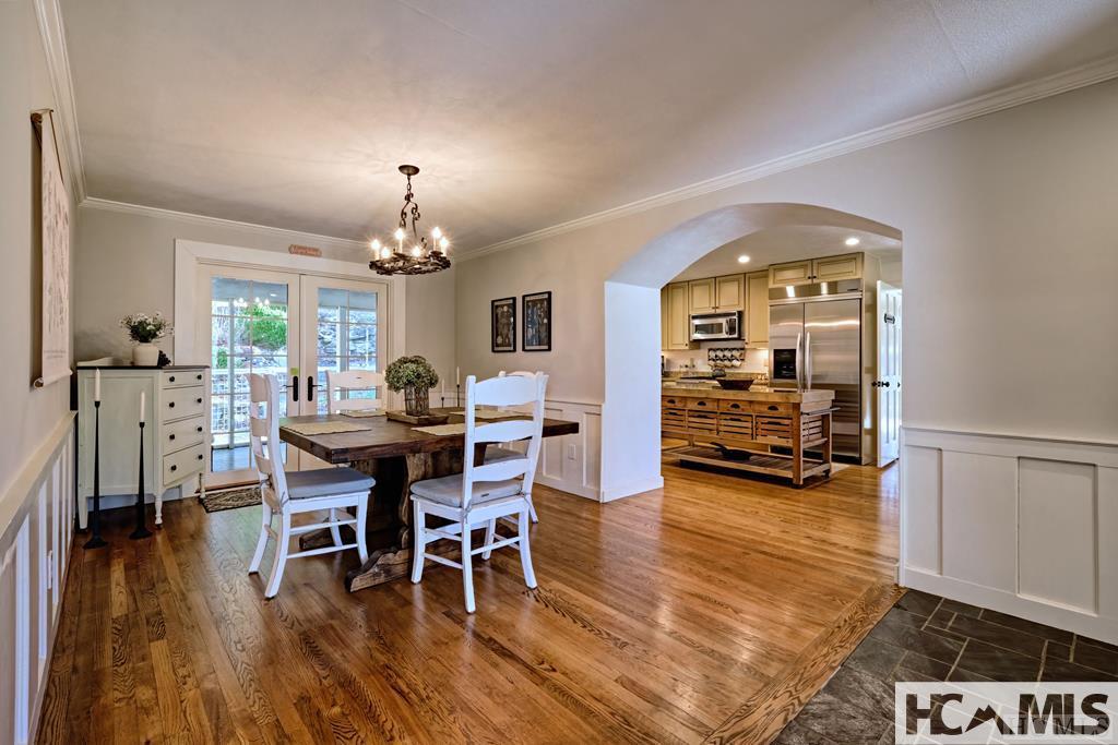 801 Split Rail Row