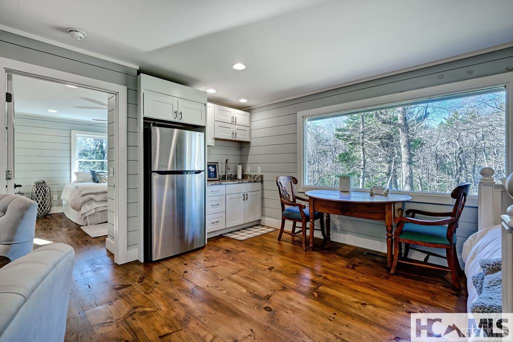801 Split Rail Row