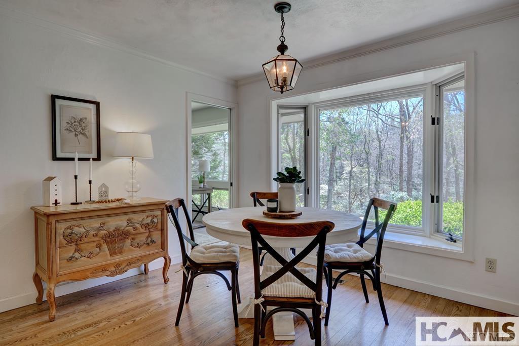 801 Split Rail Row