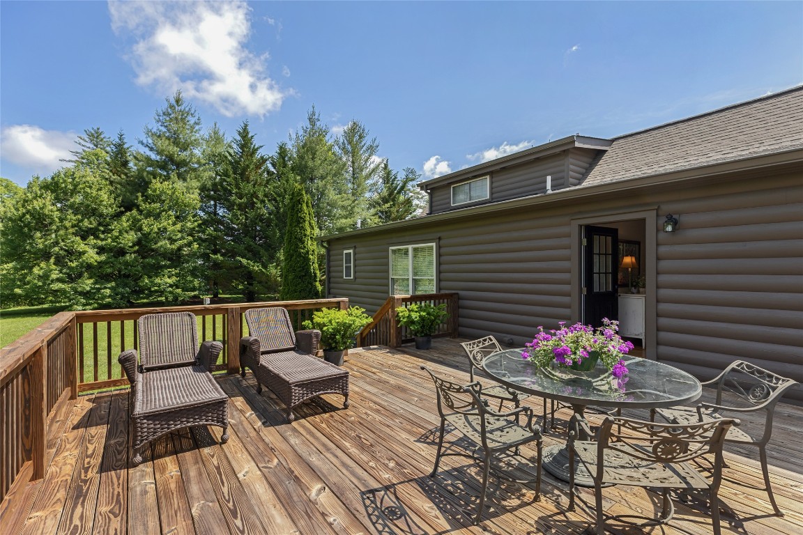 60 Holly Tree Lane