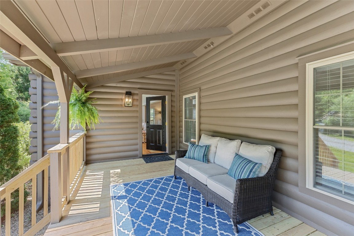 60 Holly Tree Lane