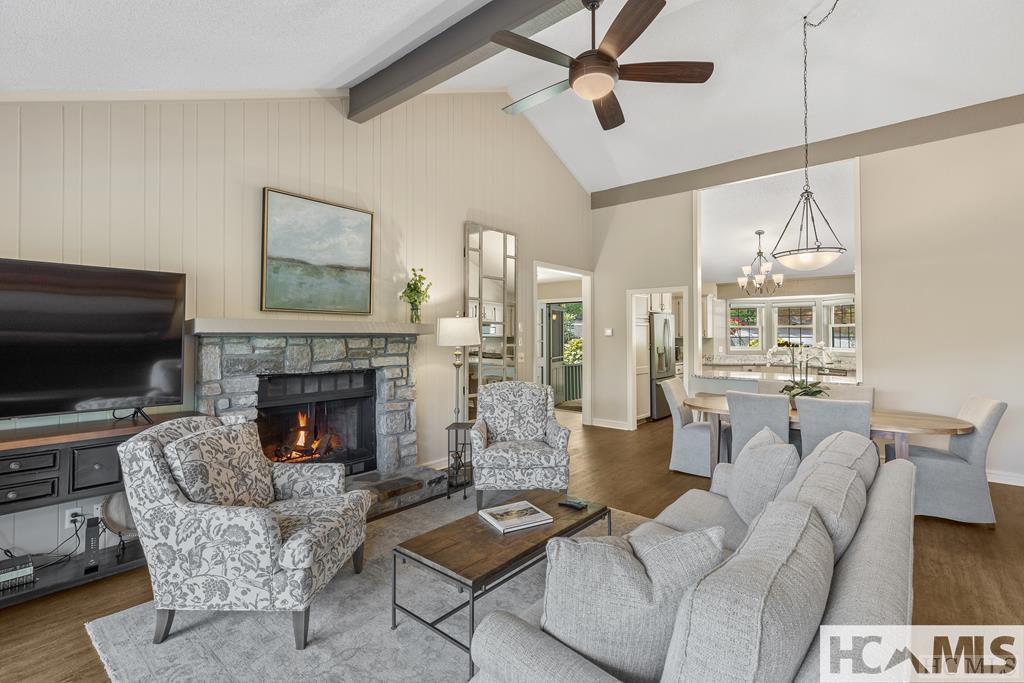 80 Ridge Lake Circle