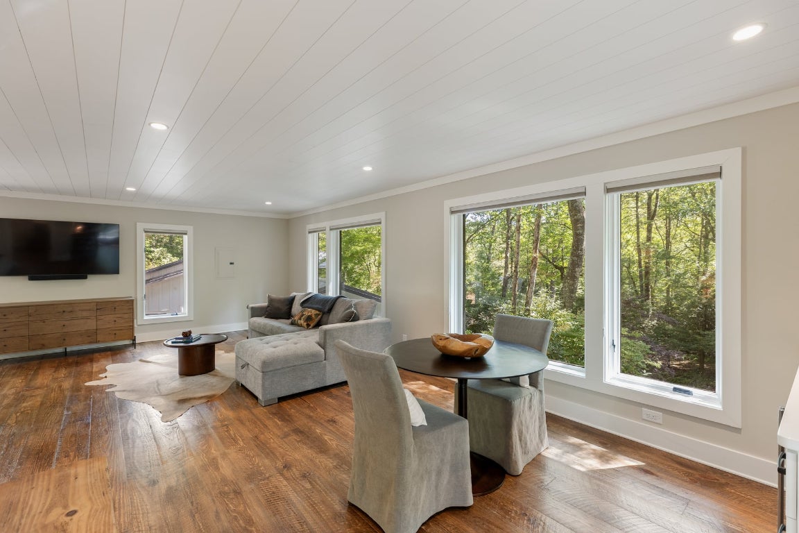 462 Mirror Lake Road