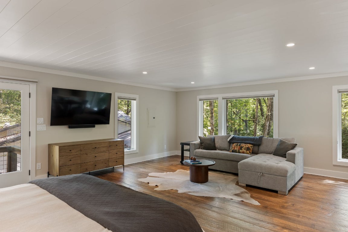 462 Mirror Lake Road