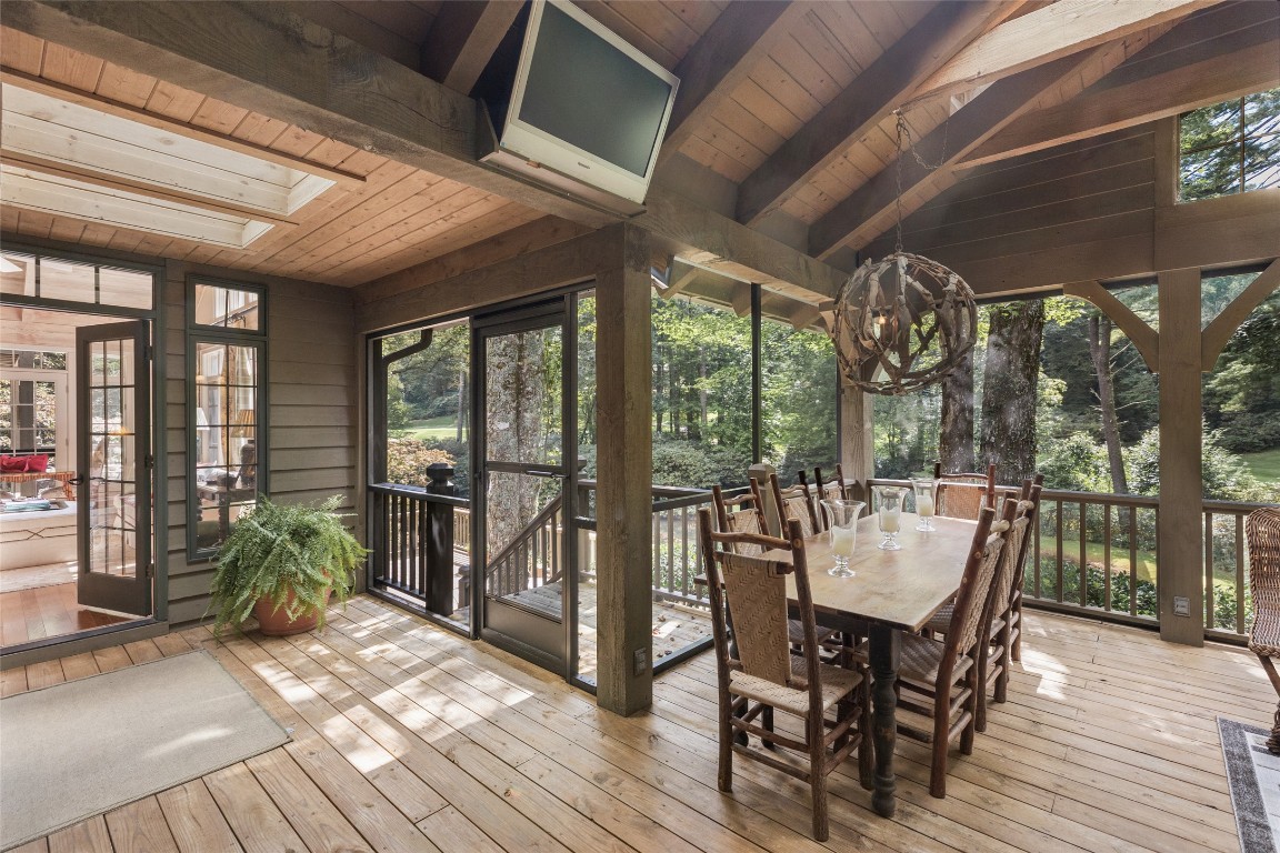 83 Hummingbird Circle